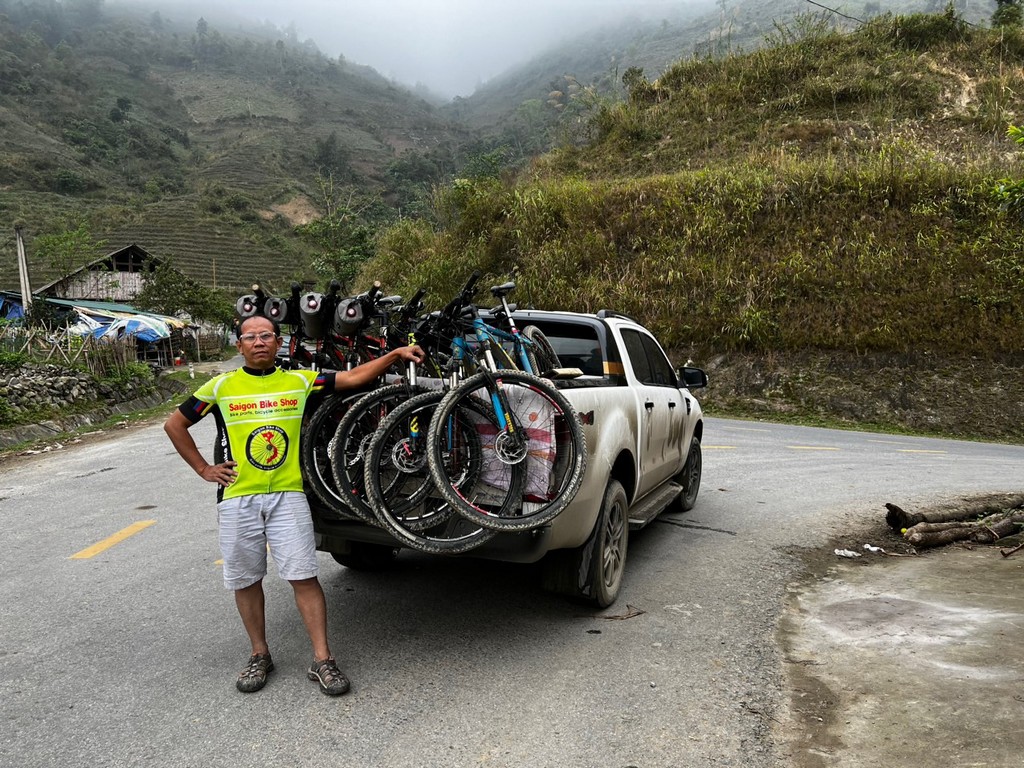 Bike mechanics team