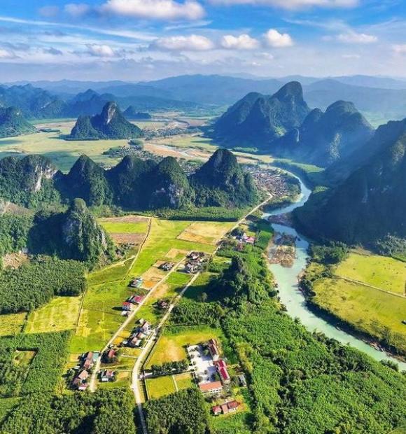 Cycling to Pu Luong to Cuc Phuong to Tam Coc, heritage tourist train to Hue , and Hoi An.